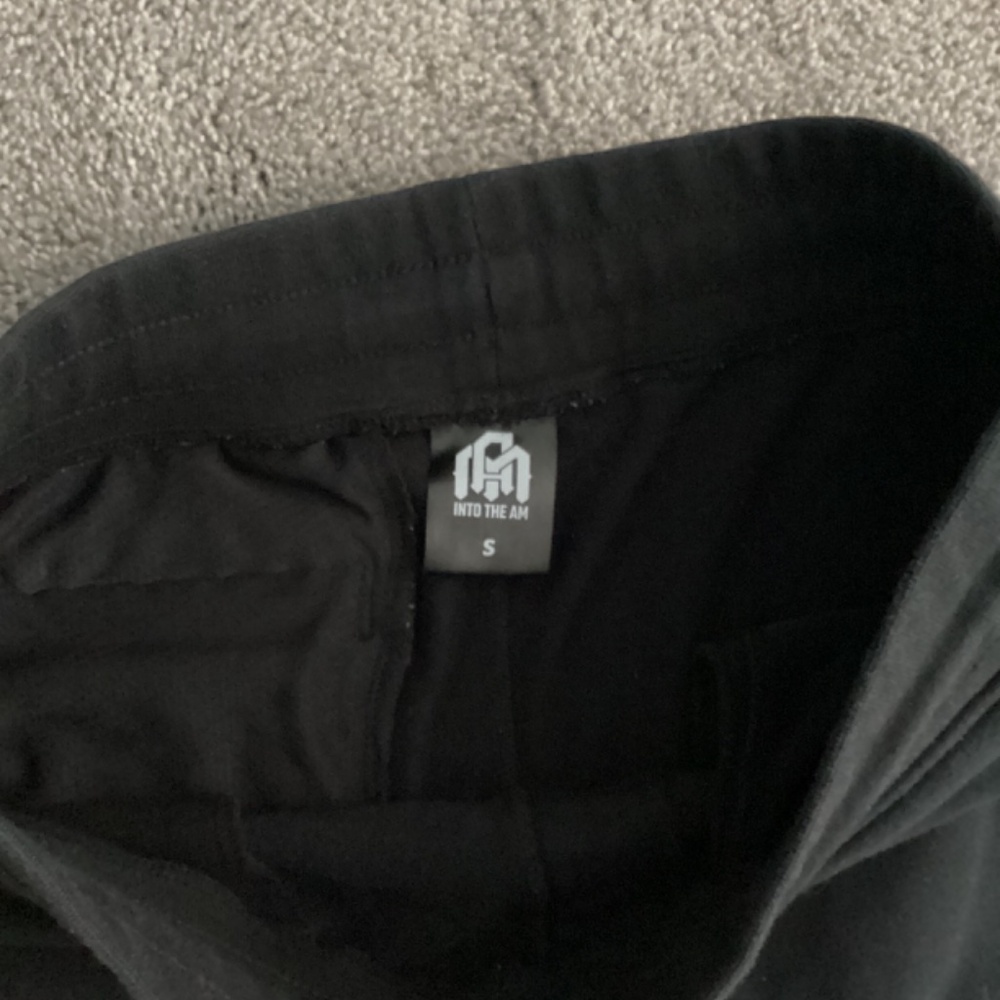 Into the am men’s joggers - Picture 3 of 5